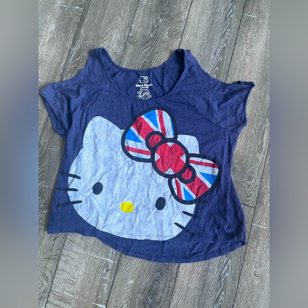 😻 HELLO KITTY flowy cold-shoulder T-shirt. Women girls . Medium- very comfy!